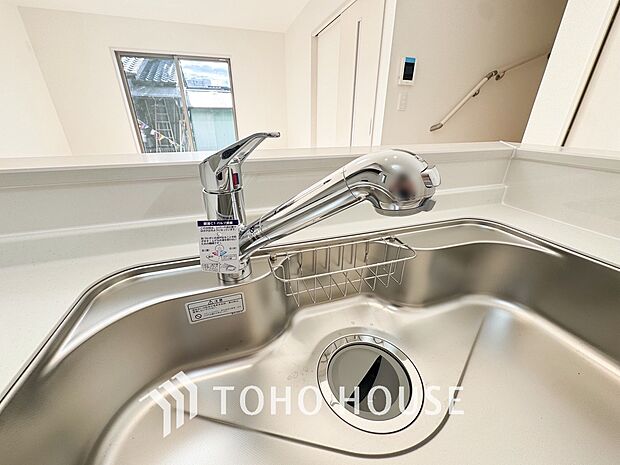 浄水器ボタンひとつで浄水と原水に切り替えられる浄水器一体型水洗を使用。