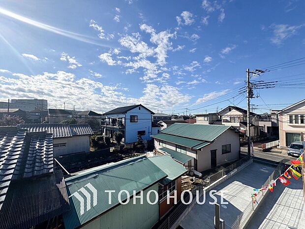 その豊かな眺望にふさわしい空間には、通風・採光にも優れ、心地よい光と風があふれています。