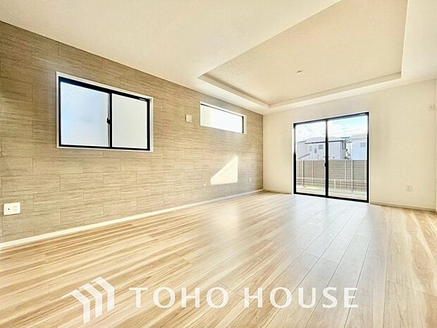 光が注がれる青い空から鮮やかに赤色にゆっくりと染まる。そんな優しい時間がここでは流れてゆく。