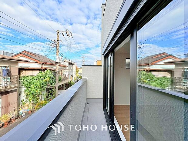 太陽に愛された邸は、陽当り、通風に優れた魅力的で快適さを追求した邸宅です。