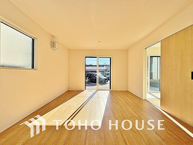 作り手の「気持ちの良いリビングでお過ごししていただきたい」という思いを感じさせます。