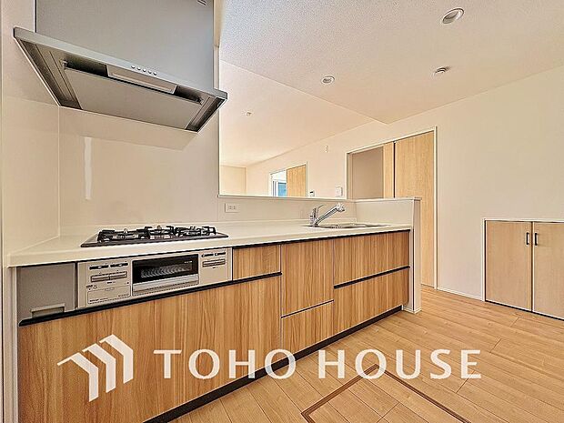 広々キッチンを採用。みんなで作った料理を召し上がりながらの会話は、どのような物になるのでしょうか。