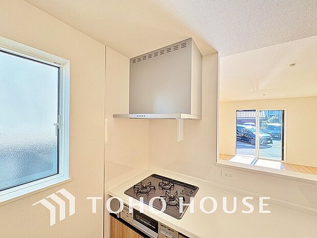 昨今主流のスリムタイプのレンジフード。スタイリッシュな見た目からインテリアとしても人気がある型です。