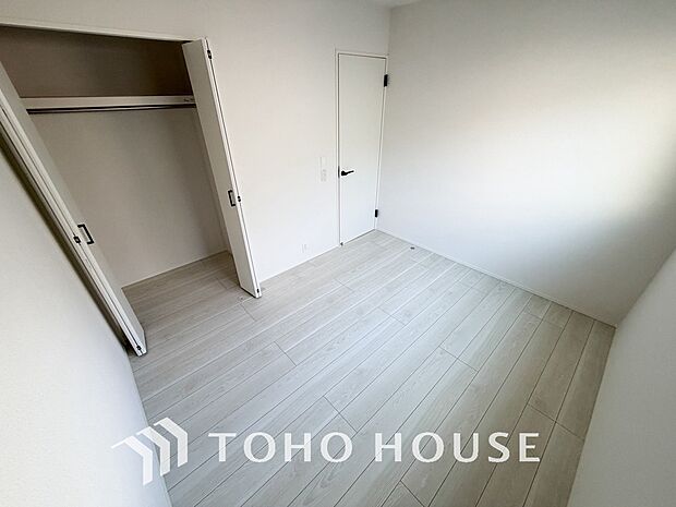 お子様の心と身体を見守る子供部屋として、小さな自立心を育むお部屋作りを見越してご覧下さい。