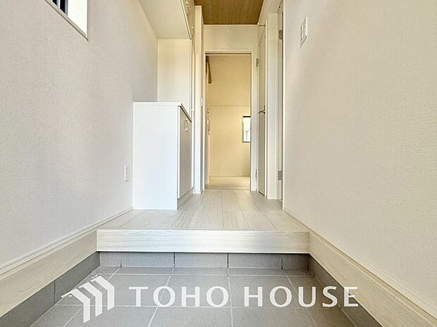 ゲストを招き、家族を迎える玄関は、ディスプレイや照明にこだわってみてはいかがでしょうか。