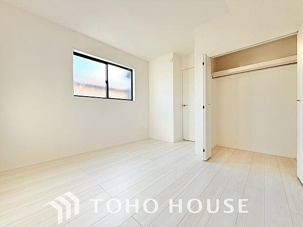 お子様の心と身体を見守る子供部屋として、小さな自立心を育むお部屋作りを見越してご覧下さい。