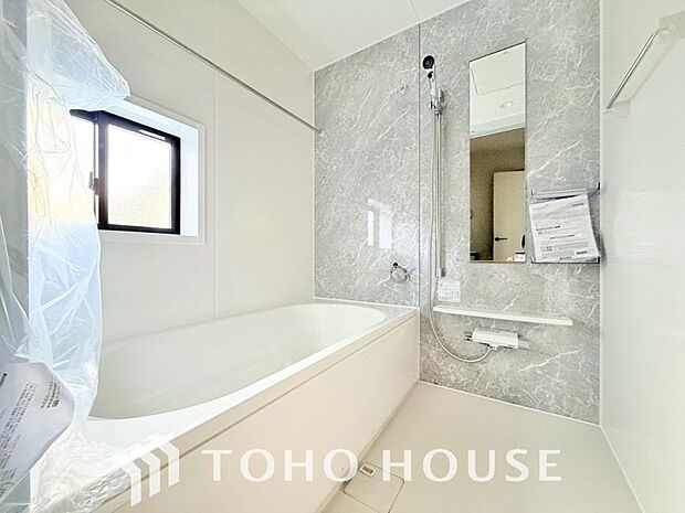 一日の疲れを癒すための心地よいバスタイムを演出する浴室はゆとりあるサイズを採用。