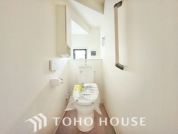 十分な広さと清潔感のあるカラーで纏まったおトイレ。時間に余裕とゆとりを持たせます。