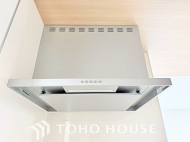 昨今主流のスリムタイプのレンジフード。スタイリッシュな見た目からインテリアとしても人気がある型です。