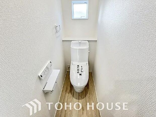 十分な広さと清潔感のあるカラーで纏まったおトイレ。時間に余裕とゆとりを持たせます。