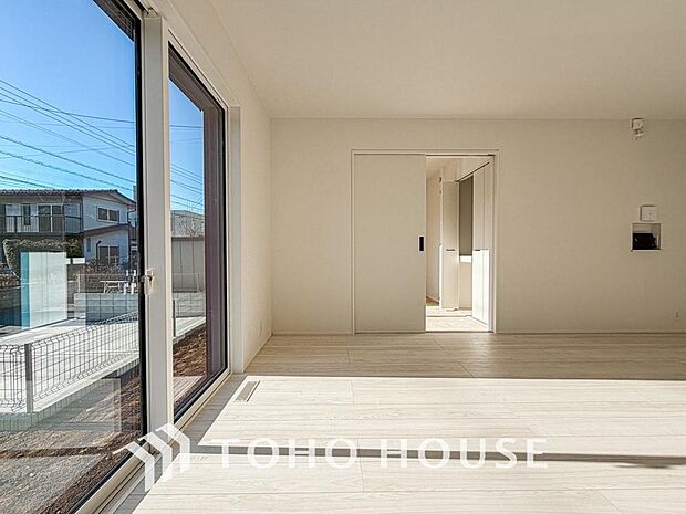 光が注がれる青い空から鮮やかに赤色にゆっくりと染まる。そんな優しい時間がここでは流れてゆく。