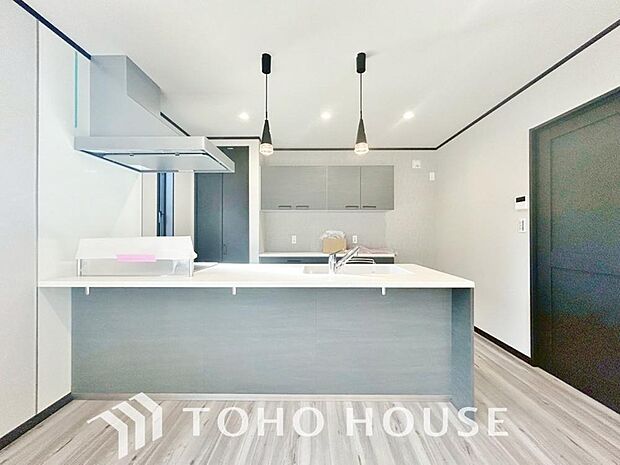 ご家族みんなで調理ができる位のスペースを実現したキッチン空間となっております。