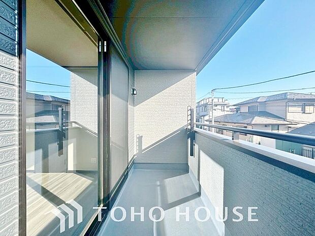 陽光に愛され、環境に恵まれ、家族に包まれた邸宅は、どんなに月日が経っても色褪せる事なく輝き続けます。