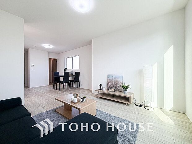 作り手の「気持ちの良いリビングでお過ごししていただきたい」という思いを感じさせます。