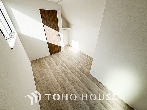 お子様の心と身体を見守る子供部屋として、小さな自立心を育むお部屋作りを見越してご覧下さい。