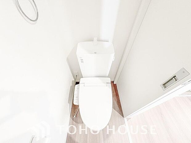 清潔な空間であって頂けますように、目に留まるだけではなく、汚れをふき取り易いフロアと壁紙をチョイス。