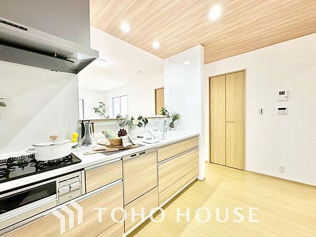 広々キッチンを採用。みんなで作った料理を召し上がりながらの会話は、どのような物になるのでしょうか。