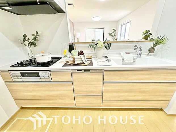 充実した収納スペースを搭載したシステムキッチンは、日々の家事がはかどります。