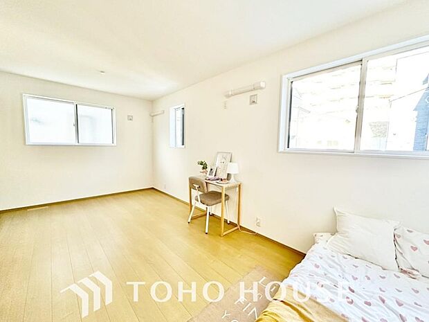 一日の疲れを癒やしてくれる主寝室。時を忘れて過ごす場所として過ごせるお部屋。