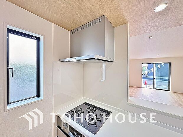 最新のレンジフードは静音性や省エネ性能が向上しデザインもスタイリッシュ。効率的な換気で料理を快適に。