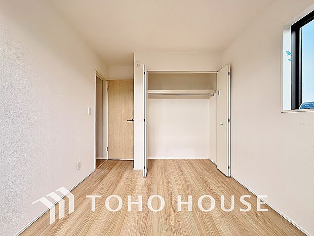 お子様の心と身体を見守る子供部屋として、小さな自立心を育むお部屋作りを見越してご覧下さい。