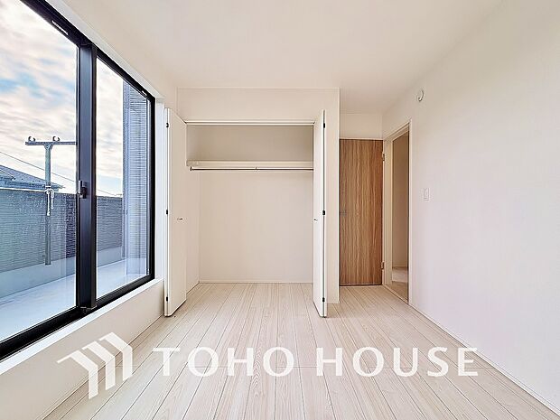 白を基調とした室内は、明るい住空間を造り出すだけでなく、清潔感をもたらしてくれます。