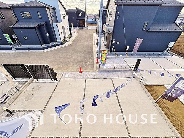 その豊かな眺望にふさわしい空間には、通風・採光にも優れ、心地よい光と風があふれています。