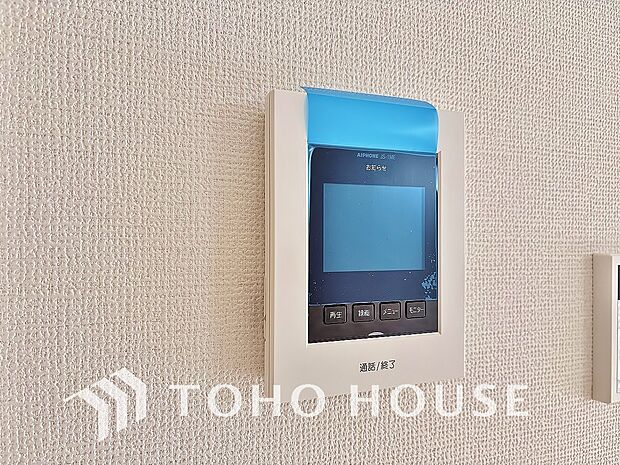 「見える安心」を実現するために、誰が訪れてもすぐにわかるようモニター付きインターホンを設置しました。