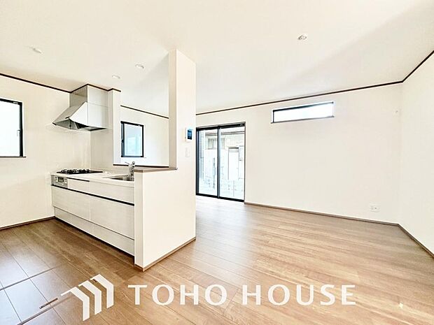 造りこんだ空間演出の妙が生み出す光と質のハーモニーはこの住宅のクオリティの良さを実感させてくれます。