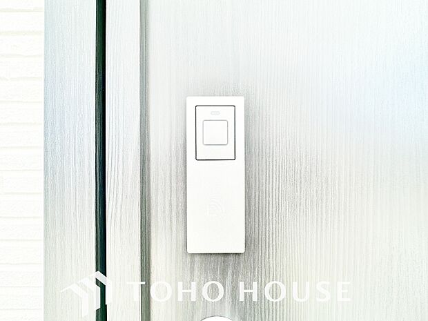 ICチップを用いたカードやボタンなどで玄関扉の鍵の施錠・解錠が出来る設備。