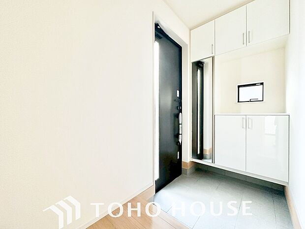 広々した玄関スペースはベビーカーも楽々置けるゆったりスペースが魅力です。