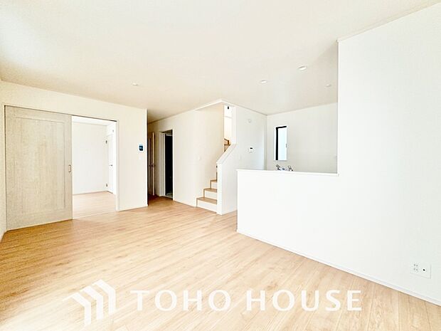 作り手の「気持ちの良いリビングでお過ごししていただきたい」という思いを感じさせます。