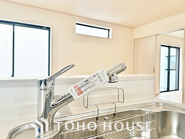 浄水と原水をボタン一つで切り替えられる浄水器一体型水洗。近年主流になりつつある人気の設備です。