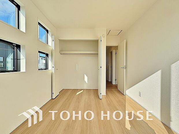 お子様の心と身体を見守る子供部屋として、小さな自立心を育むお部屋作りを見越してご覧下さい。