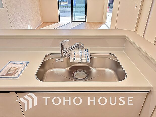 浄水と原水をボタン一つで切り替えられる浄水器一体型水洗。近年主流になりつつある人気の設備です。