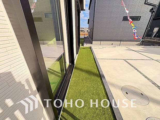 窓の先に庭があると風通しも良く、四季折々の変化も感じとることができそうですね。