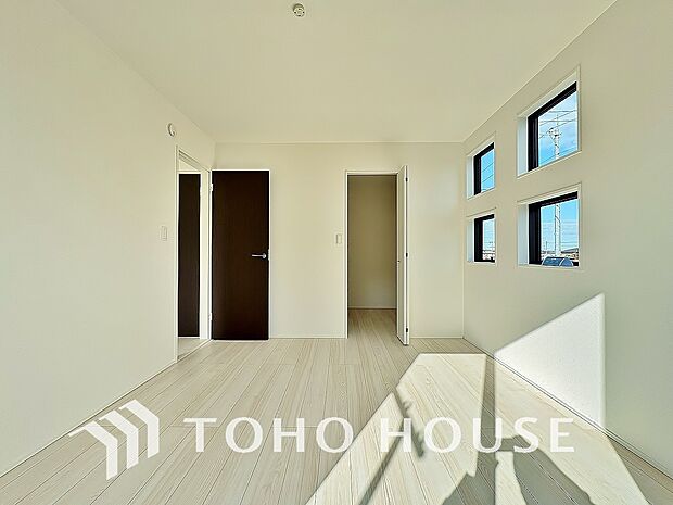 心と体をゆったりと安らげる主寝室。寝室のゆとりが大きい分だけ、暮らしの安らぎは深まります。