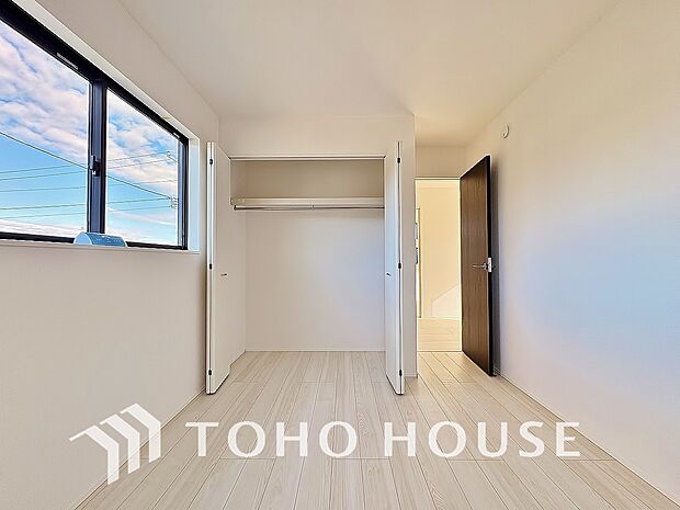 お子様の心と身体を見守る子供部屋として、小さな自立心を育むお部屋作りを見越してご覧下さい。