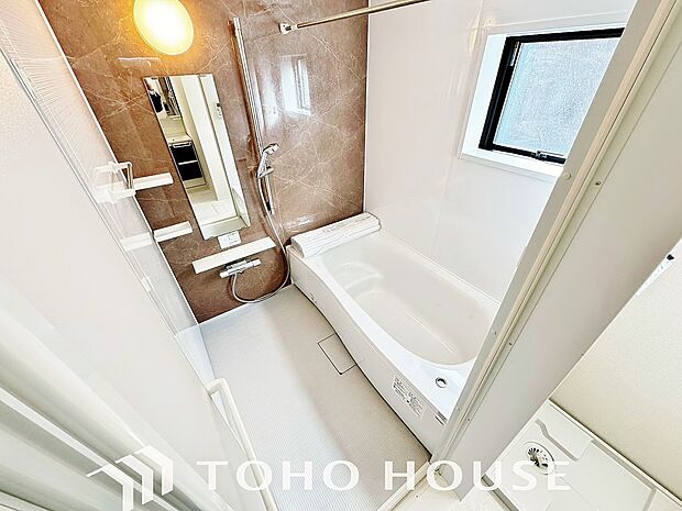 心地よいバスタイムを演出する浴室はゆとりあるサイズを採用。