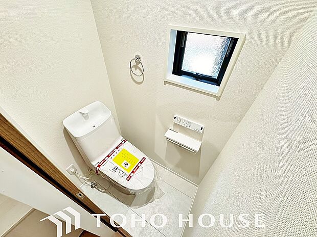 清潔な空間であって頂けますように、目に留まるだけではなく、汚れをふき取り易いフロアと壁紙をチョイス。