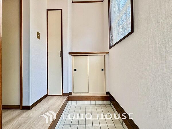 毎日みんなを見送り、そして迎え入れる場所だから。帰りたくなる家をテーマに設計した、自慢の玄関です。