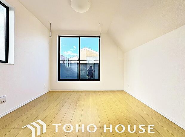 お子様の心と身体を見守る子供部屋として、小さな自立心を育むお部屋作りを見越してご覧下さい。