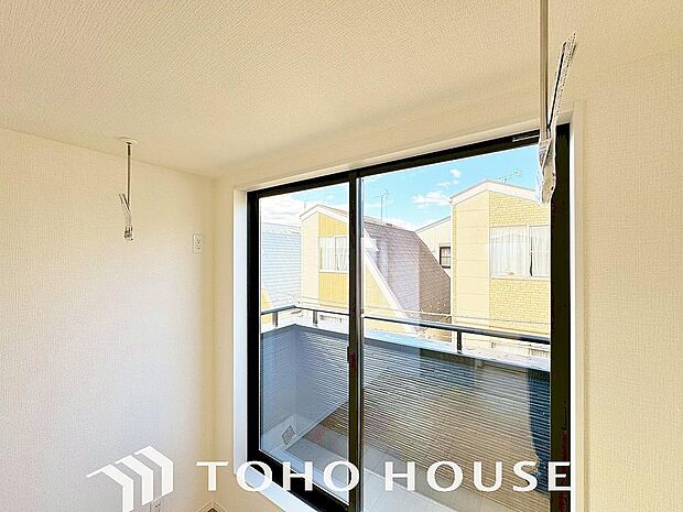 部屋干しで花粉や湿気から守り、冬の乾きや冷えも防げて便利です。