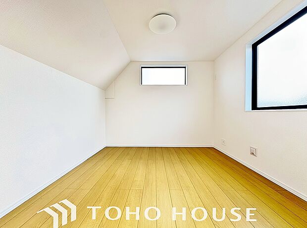 家具の配置のし易い室内です。趣味の部屋としても充分な広さを確保しております。