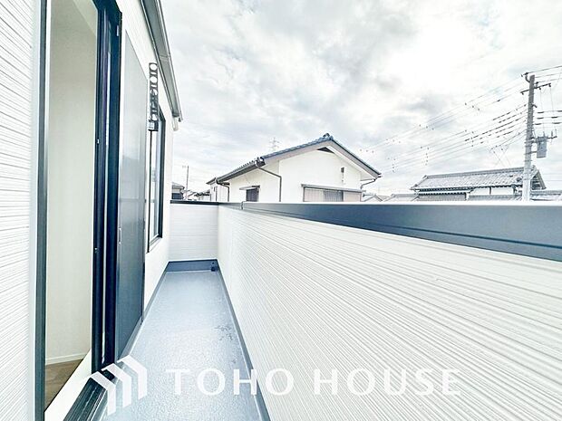 太陽に愛された邸は、陽当り、通風に優れた魅力的で快適さを追求した邸宅です。