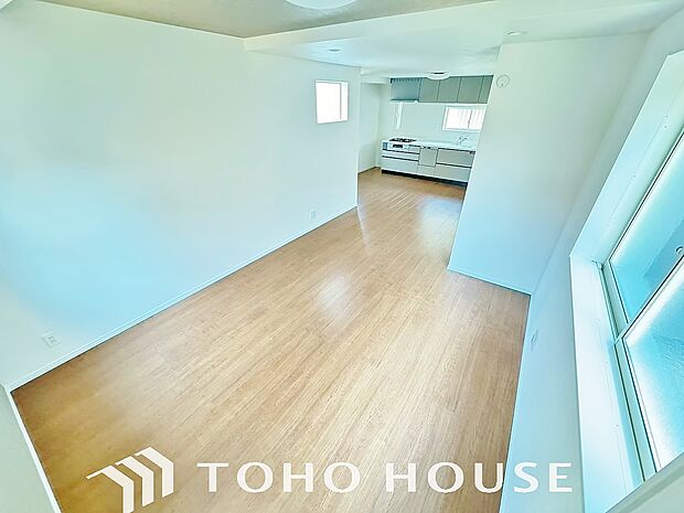 光と風があふれる開放的なリビングダイニングには自然と家族みんなが集まってきます。