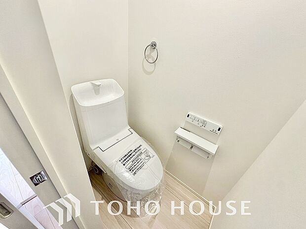 清潔な空間であって頂けますように、目に留まるだけではなく汚れをふき取り易いフロアと壁紙をチョイス。