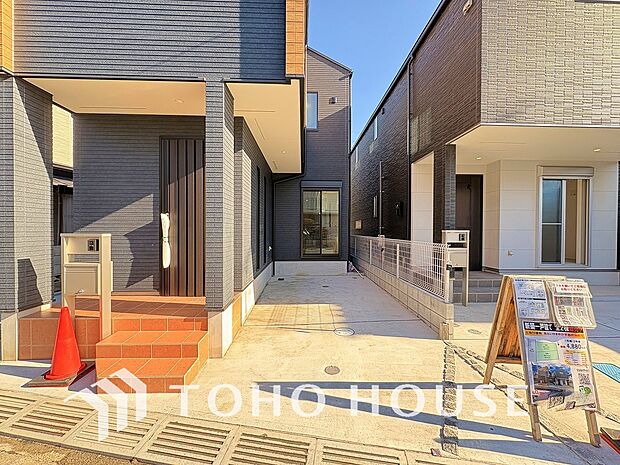 マンションとは違う敷地内駐車。ご主人様のお車のお手入れにも気合が入りますね。