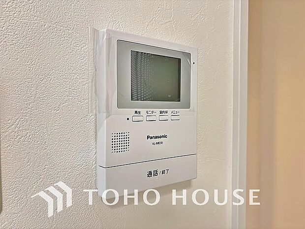 誰が来てもわかる様にモニター付きインターホンを設置。家事導線を考慮した個所に設置し、防犯性と利便性に優れ快適と安らぎを合わせた優しい設計。