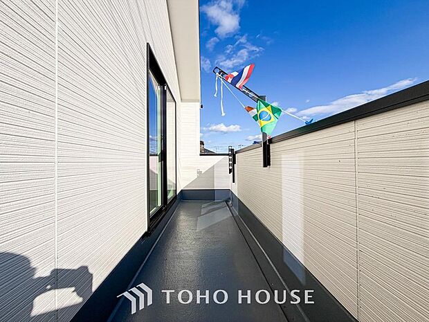 陽光に愛され、環境に恵まれ、家族に包まれた邸宅は、どんなに月日が経っても色褪せる事なく輝き続けます。